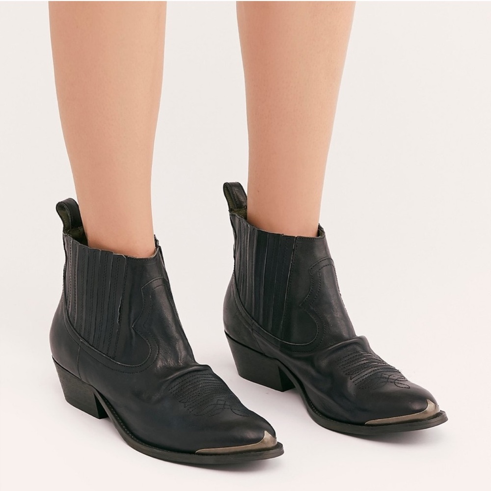 Reserved~ Fp down easter boots